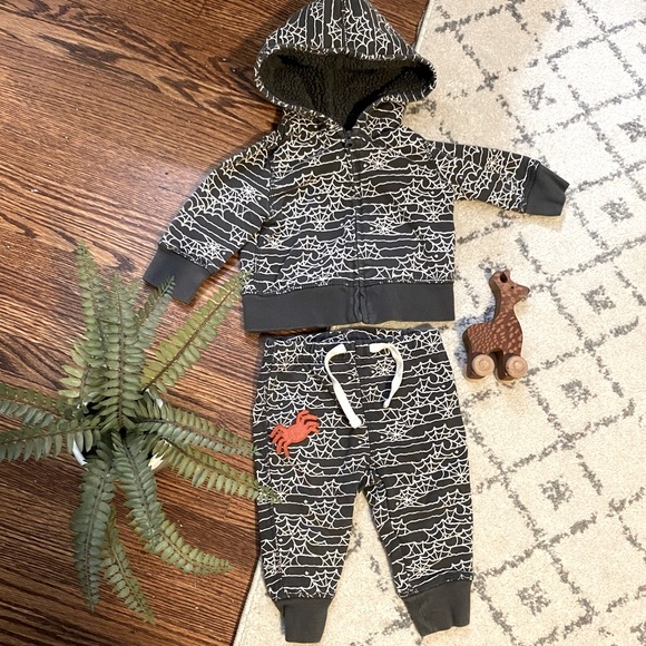 🕸🕷 Baby Spiderweb Sweatpants and Sweatshirt - Picture 1 of 5